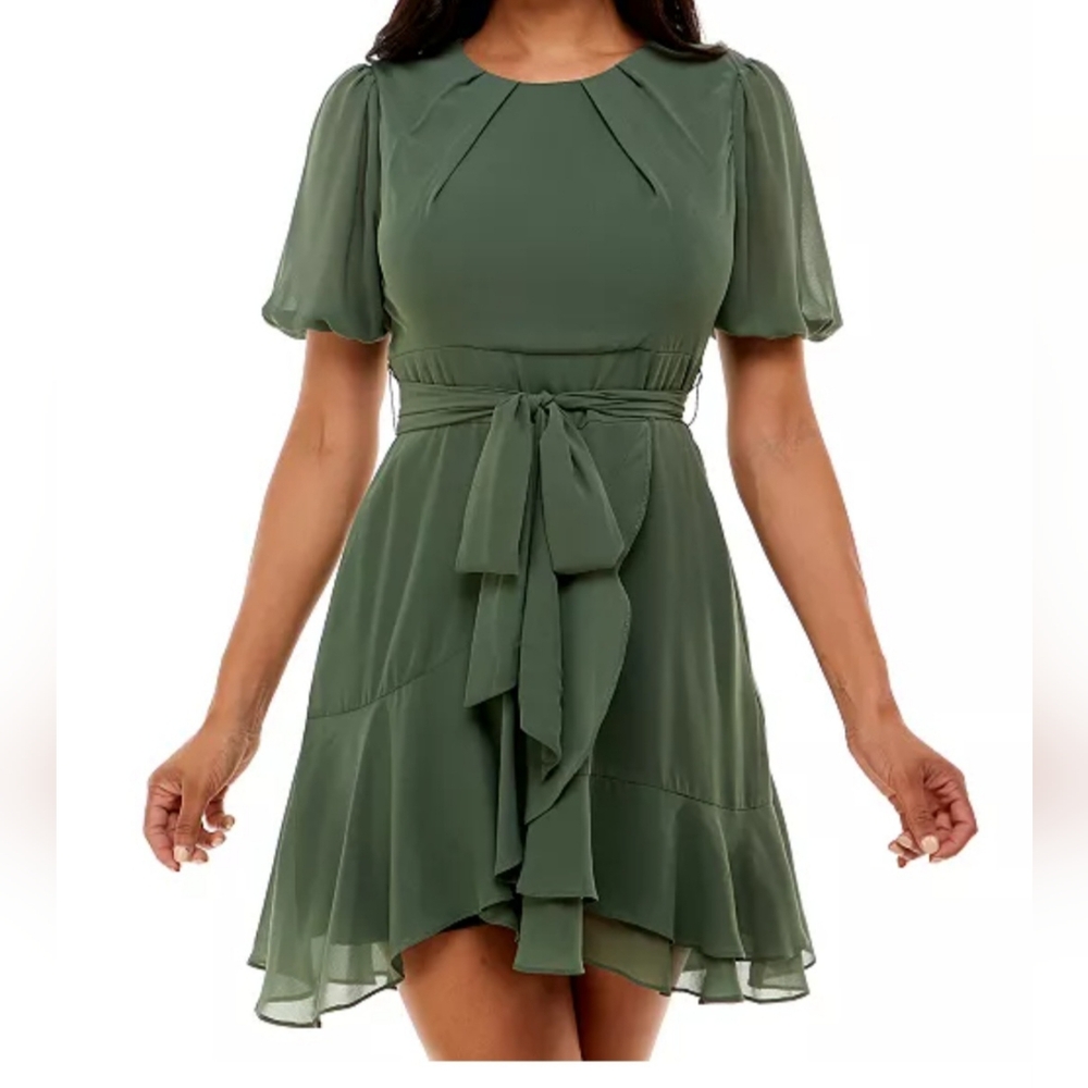 B. Darlin Green midi dress size 9/10